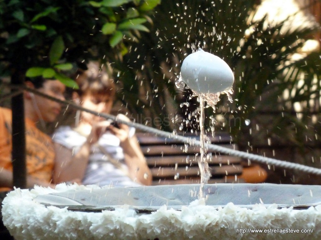 Corpus en Barcelona – L’ou com balla